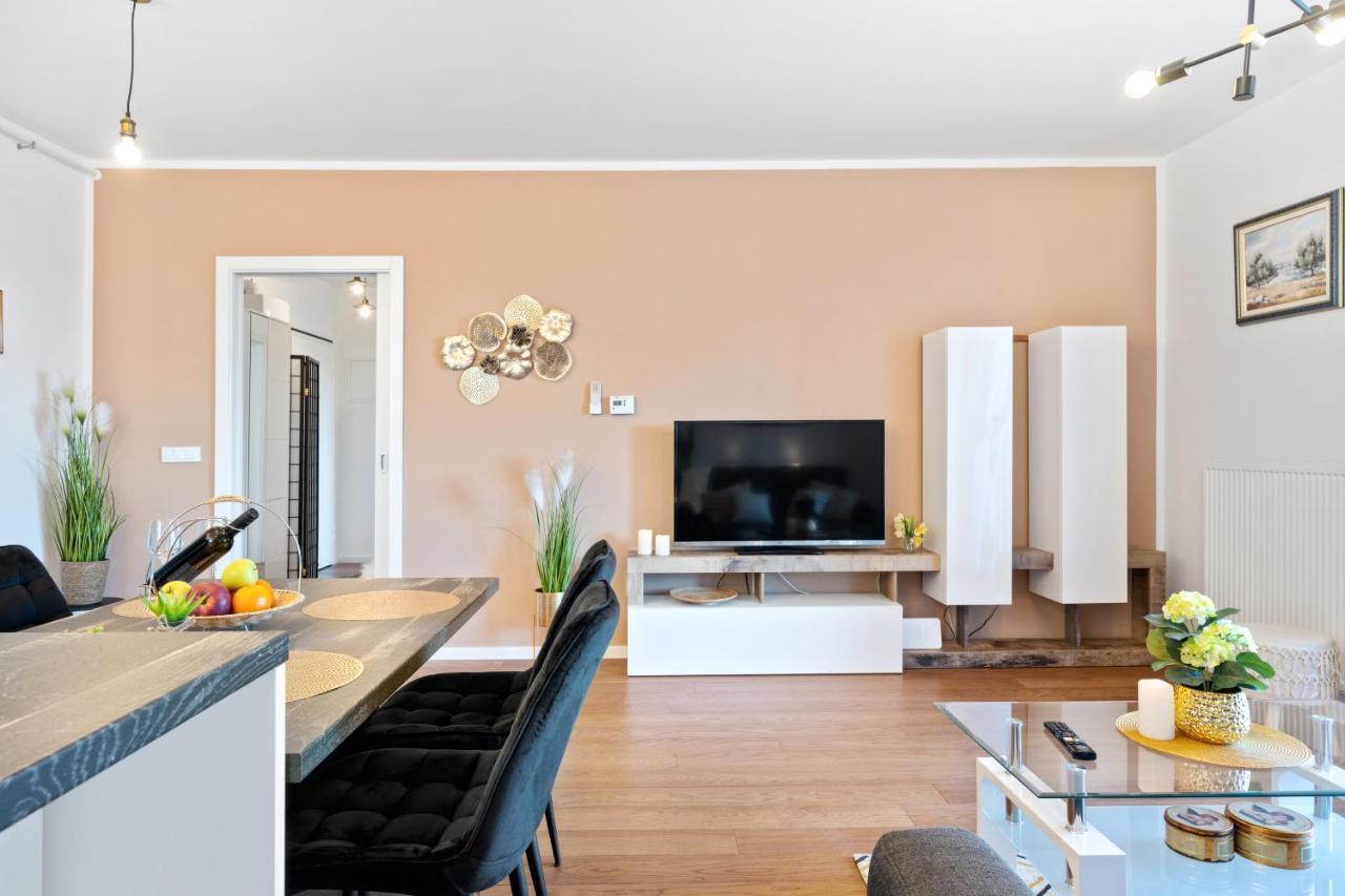 Apartments Karla & Jakov ชิเบนิก ภายนอก รูปภาพ