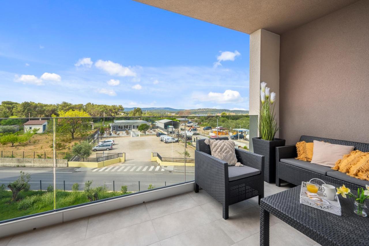 Apartments Karla & Jakov ชิเบนิก ภายนอก รูปภาพ